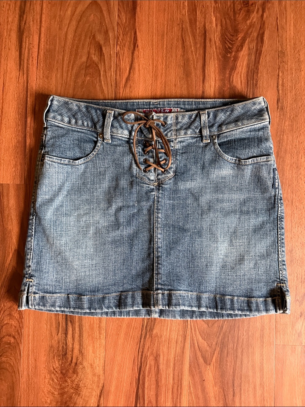 Silver Jean co. Lace-Up Blue Denim Mini Skirt vintage 29 y2k